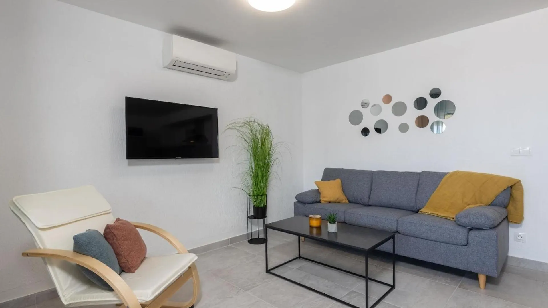 Gemuetliche Wohnung In Crikvenica Mit Schoener Terrasse
