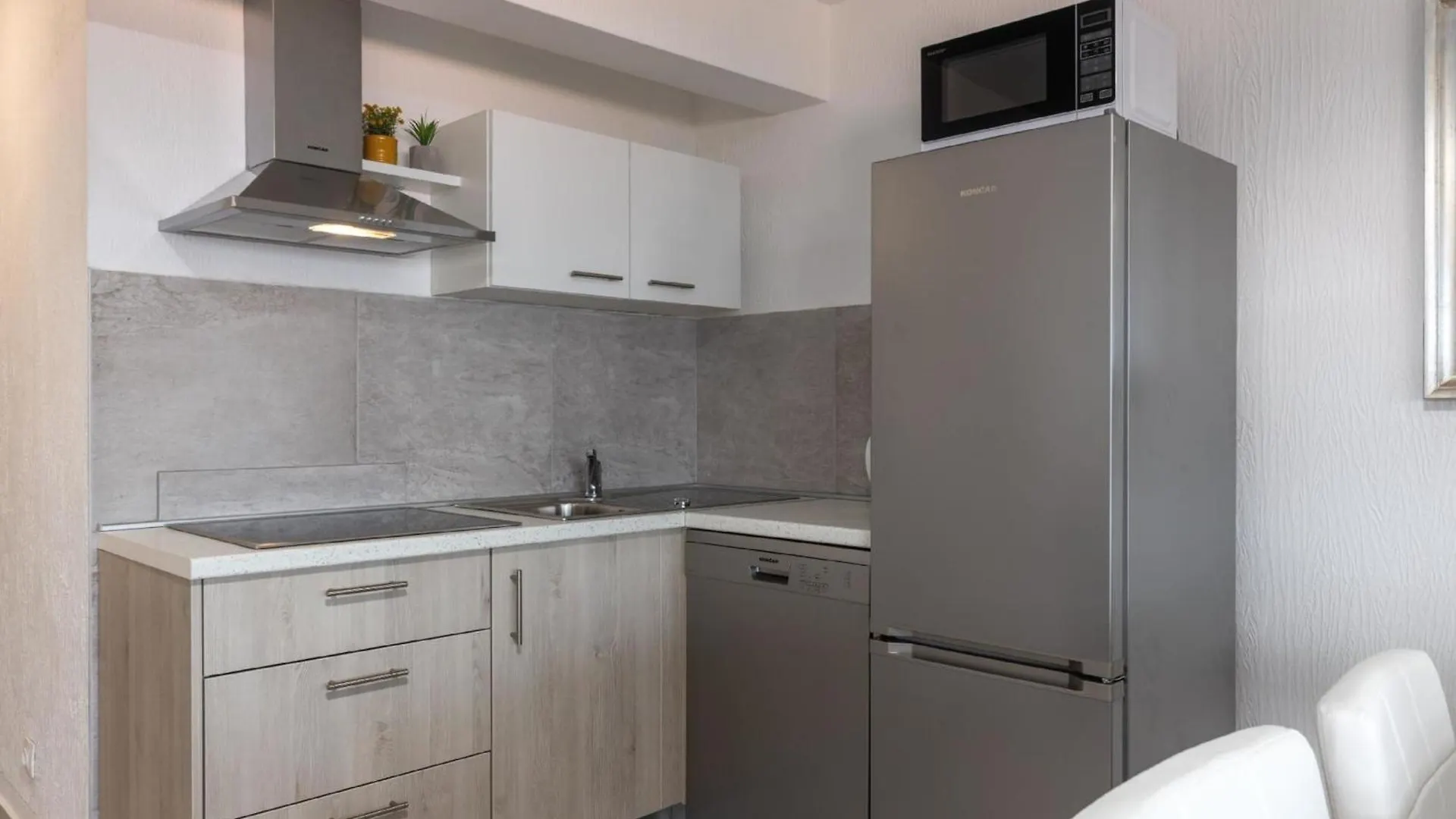 Gemuetliche Wohnung In Crikvenica Mit Schoener Terrasse